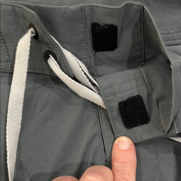 Under Armour Gray Board Shorts Quick-Drying Swimwear, Size 42 - Picture 10 of 10